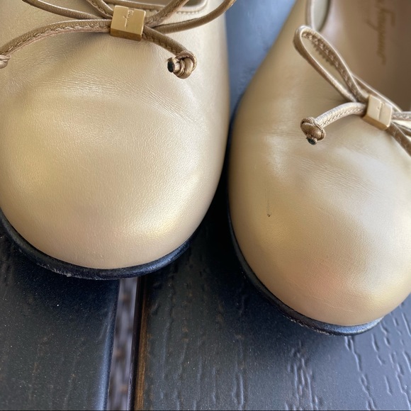 Salvatore Ferragamo gold cream shoes - Picture 3 of 11